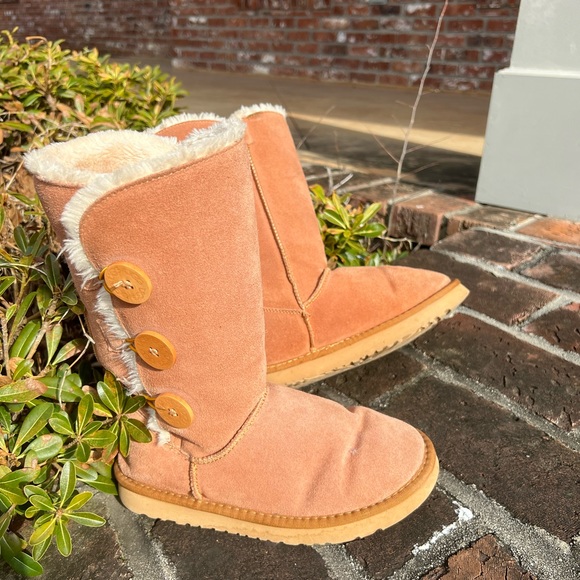 UGG 3 button Bailey pull on boot size W7 - Picture 1 of 11